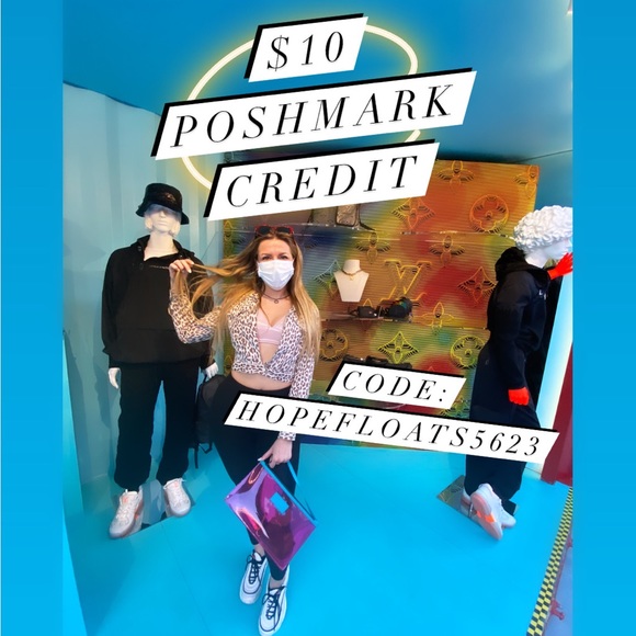 Coach Red Burgundy Leather & Glitter Embossed Logo Zippered Wristlet - Picture 15 of 16